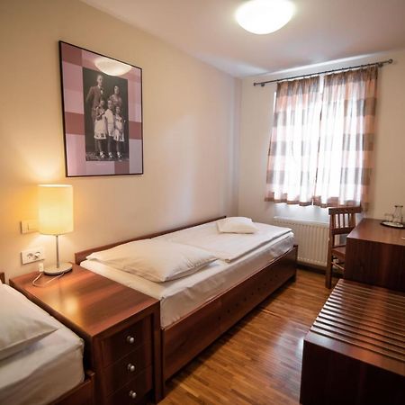 Hotel Dvor Jezersek Brnik Cerklje na Gorenjskem Zewnętrze zdjęcie