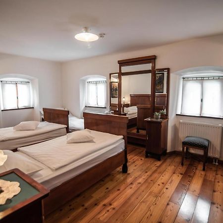 Hotel Dvor Jezersek Brnik Cerklje na Gorenjskem Zewnętrze zdjęcie